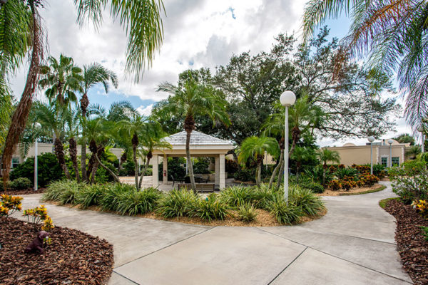Sabal-Palms-Health-and-Rehabilitation-17-Outdoor-Courtyard